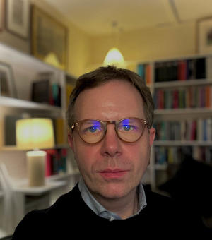 Dr Alexander Binns